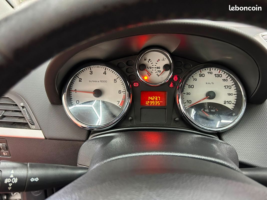 Peugeot 207 1.4, 16V, 90CH, PANORAMIQUE (image 13)