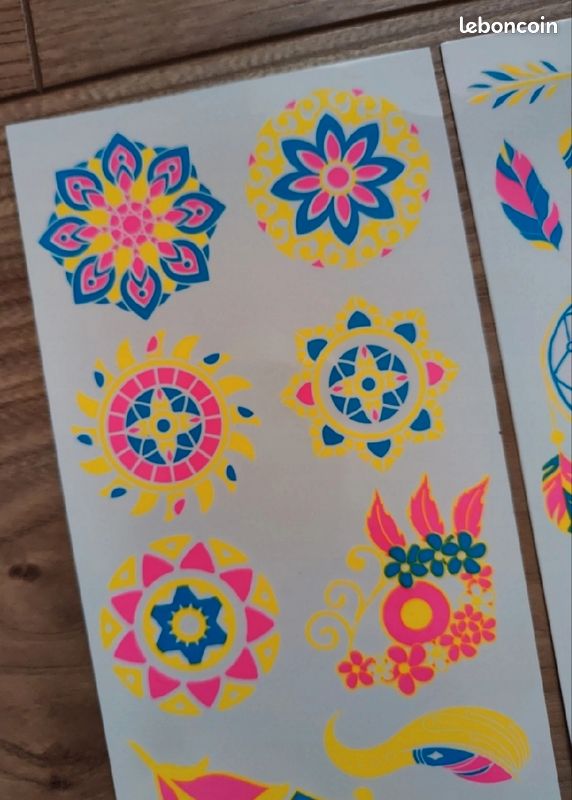 Tatouages éphémères fluo et phosphorescents (image 1)