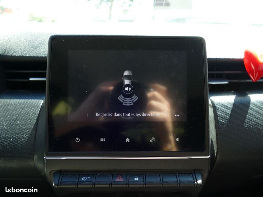 RENAULT CLIO V 75 Ch BUSINESS BVM5 CARPLAY (image 17)