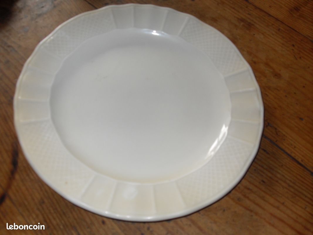 Lot 33 assiettes porcelaine (image 4)