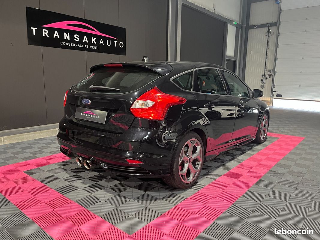 FORD FOCUS ST 2.0 SCTi 250 CV EcoBoost + SIÈGES CHAUFFANTS RECARO + BLUETOOTH + RADAR DE RECUL (image 3)