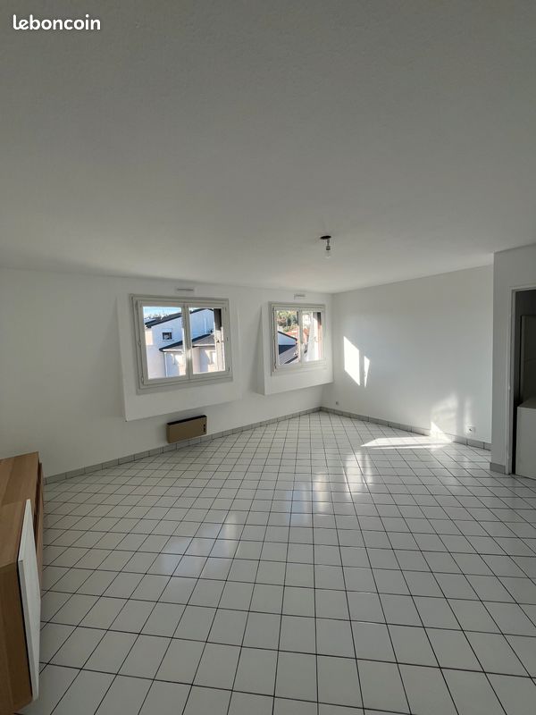 Parking 59 m² · à Saint-Étienne · 59 m² · 610 €/mois