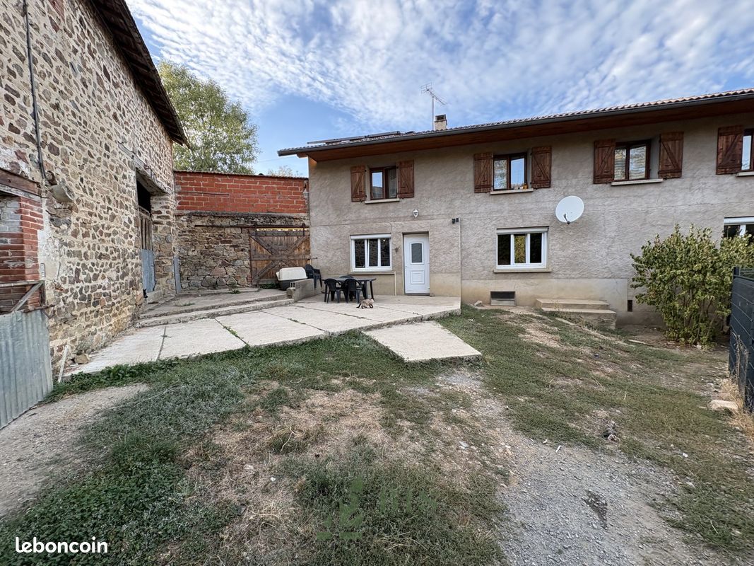 Maison 8 pièces 177 m² · à Sainte-Colombe-sur-Gand · 177 m² · 215 000 €