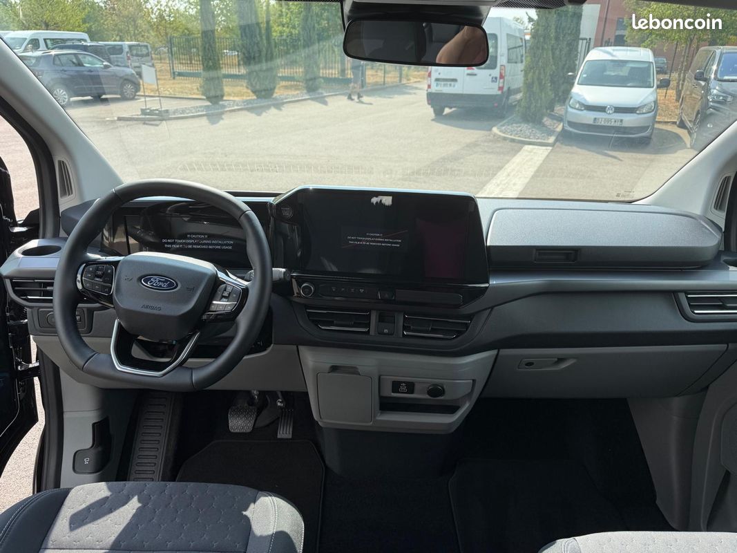 Ford Tourneo Custom L1H1 TPMR – BVA – Titanium - 4 places + 1 UFR - Disponible (image 6)