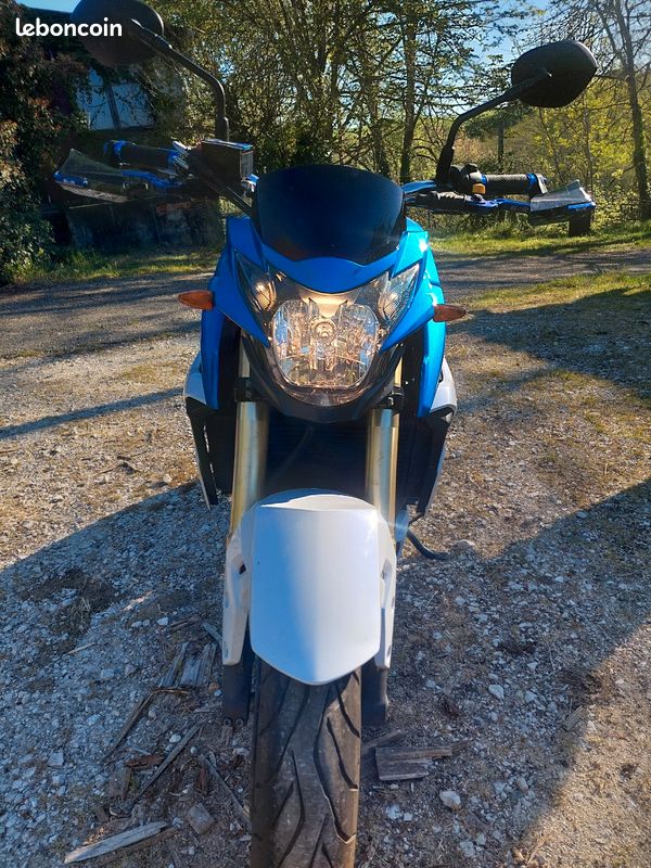Moto suzuki gsr 750 (image 1)