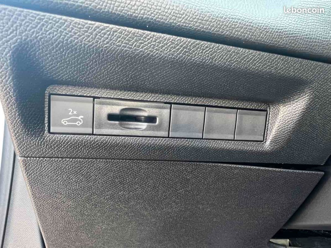 Peugeot 308 SW 1.5 BLUEHDI 130CH S&S GT EAT8 (image 11)