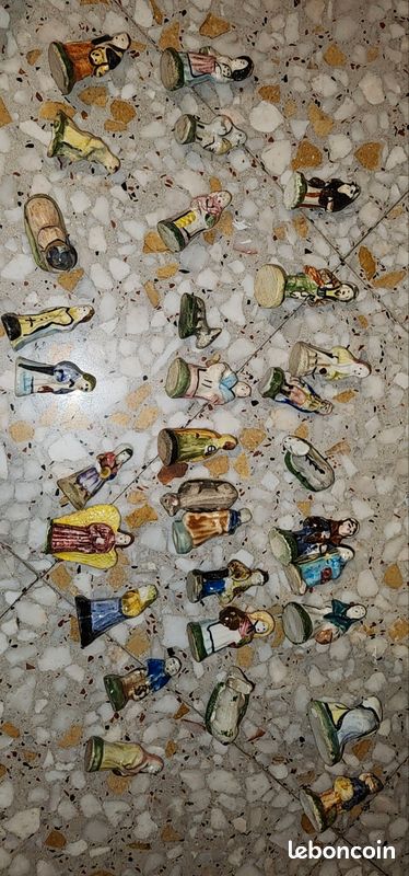 Lot ancien de santons feve de Provence en terre cuite peinte – vintage (image 1)