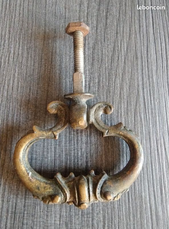 Poignée de meuble pendante ancienne en bronze massif – Style Louis XV / Napoléon III – XIXe (image 1)
