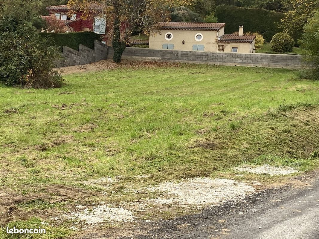 Terrain 870 m² Courpière (image 1)