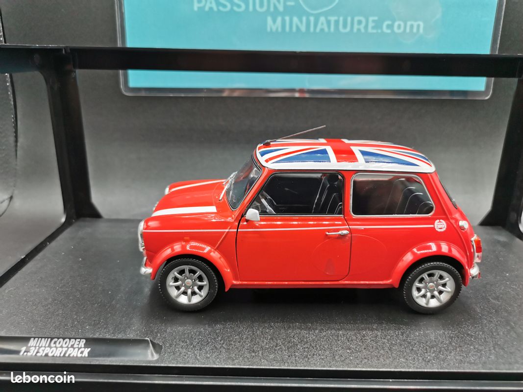 Voiture miniature MINI COOPER 1.3I PACK SPORT NIGHTFIRE RED & FLAG (image 1)
