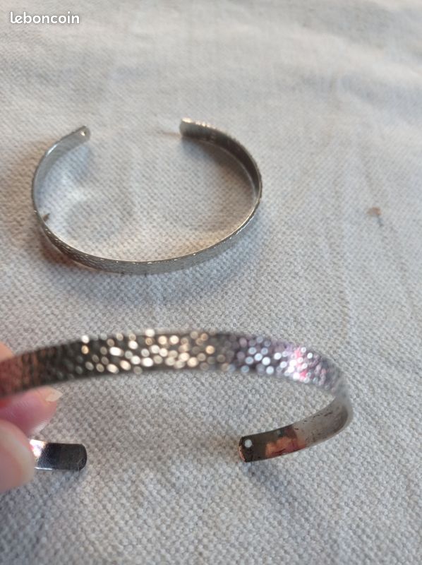 Deux Bracelets Rigides Ronds En Argent Sterling - Occasion, Style Simple Et élégant