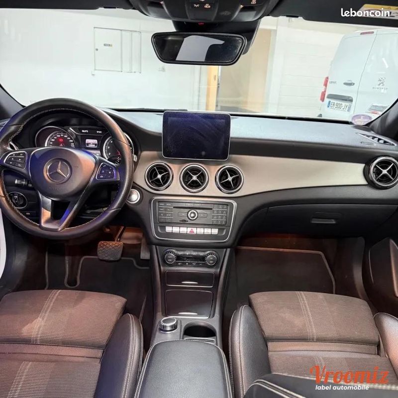 Mercedes Classe Gla (2) 180 SENSATION 7G-DCT - CAMERA/CARPLAY/CLIM/BOITE AUTO/GPS - GARANTIE 3MOIS (image 20)