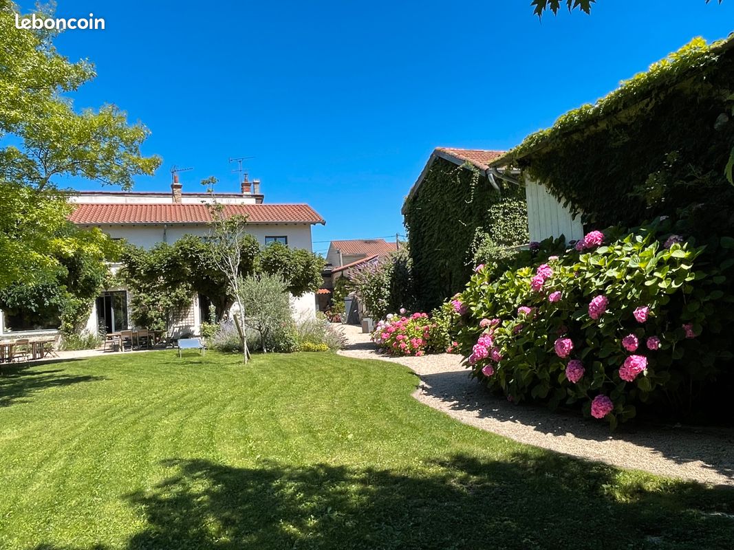 Maison 12 pièces 400 m² · à Chasselay · 400 m² · 1 145 000 €
