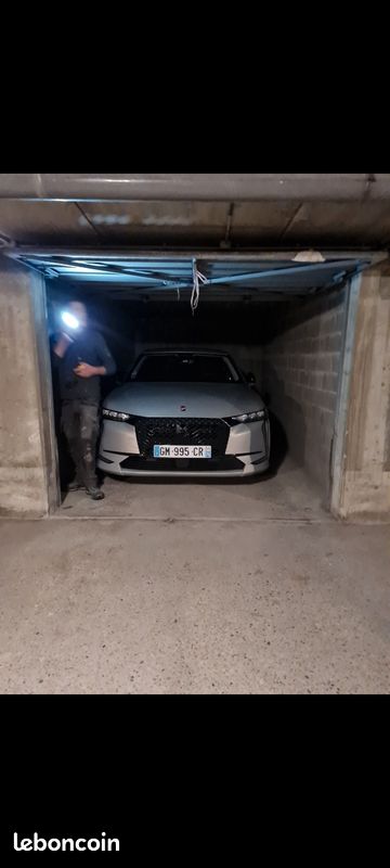 Garage box fermé rue jean mace en face de la Gare