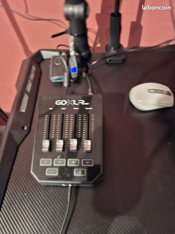 Vends micro fduce bras logilink et table goxlr mini (image 3)