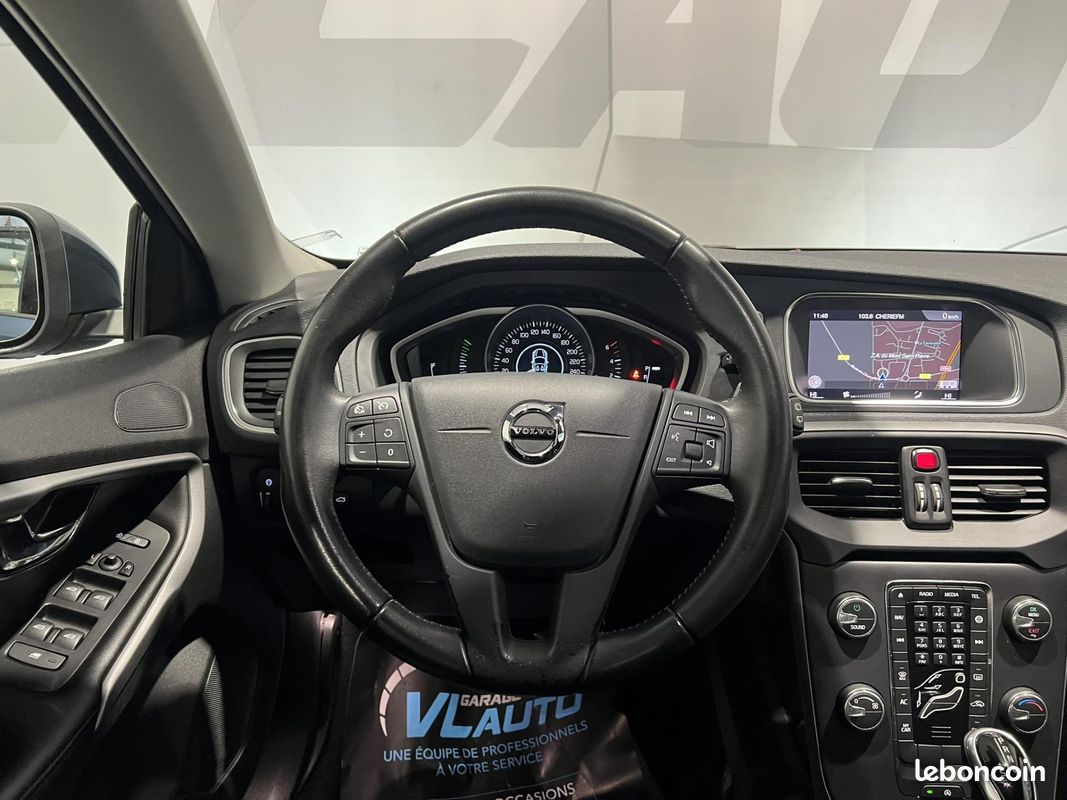 VOLVO V40 D2 120 Geartronic 6 Momentum (image 16)