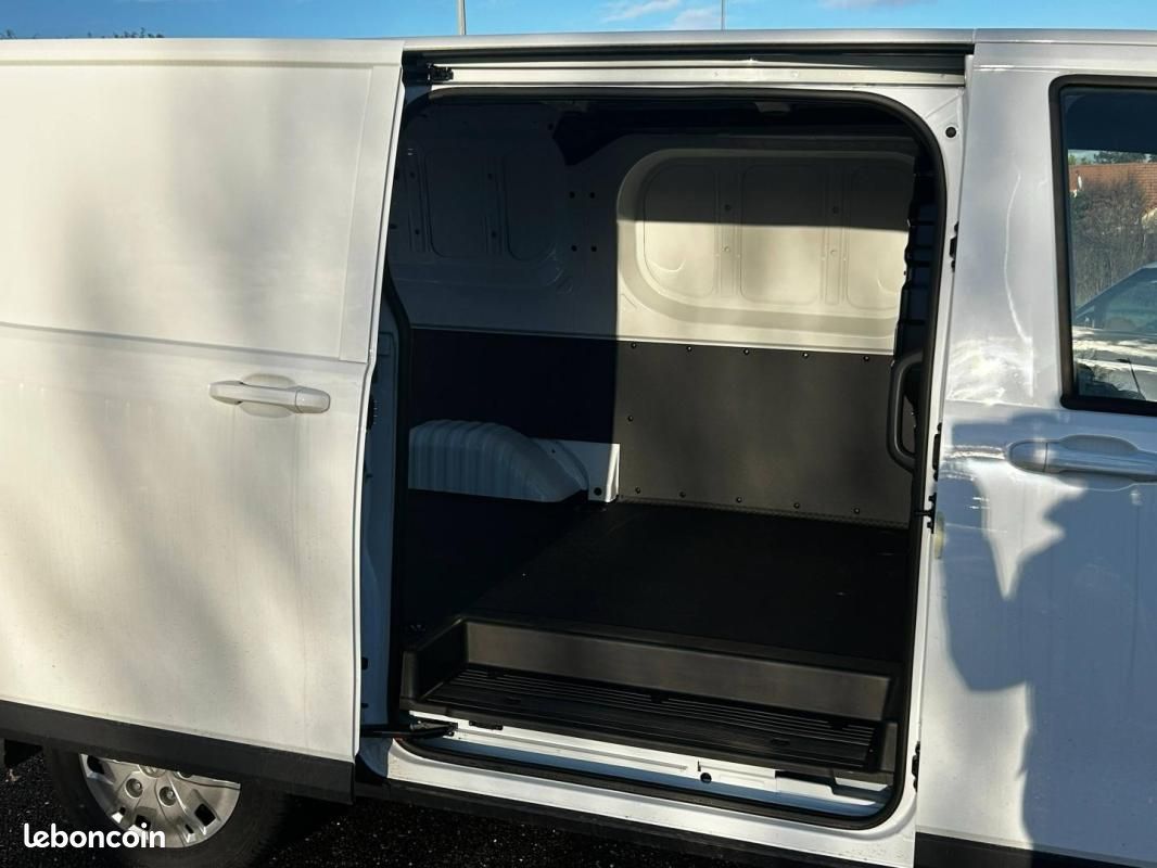 Maxus DELIVER7 Fg e- L1H1 77 kWh (image 15)
