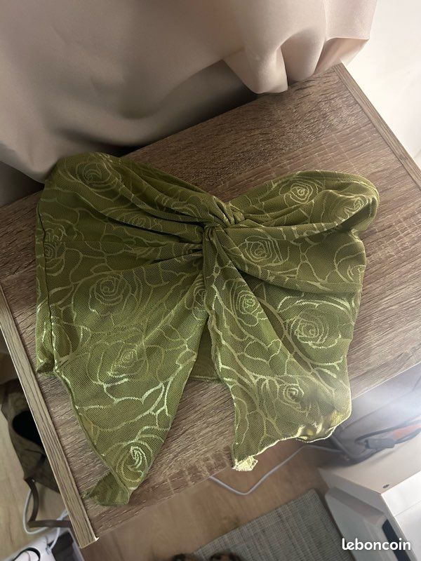 Top bandeau vert fleurs (image 1)