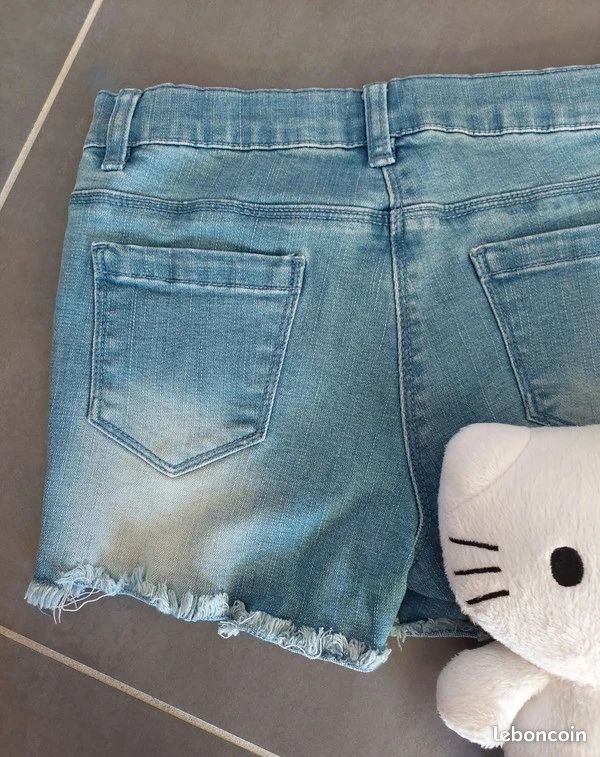 Short Jean avec motif 🍓en sequins (image 4)