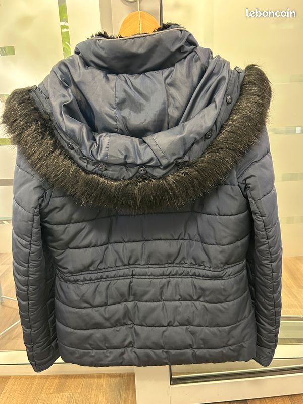 Veste bleu pour l'hiver achetée à Paris (image 2)