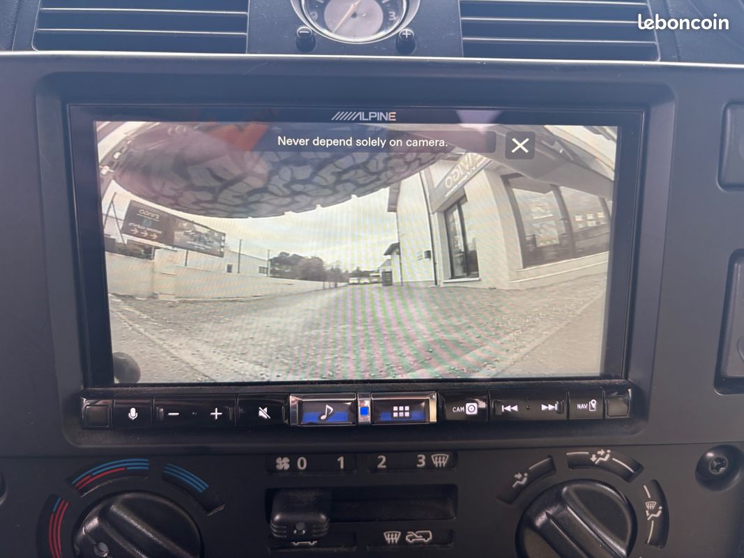 Land rover defender soft top heritage 90 2.4 td 120 ch serie-limitee 4wd / camera de recul / carplay (image 8)