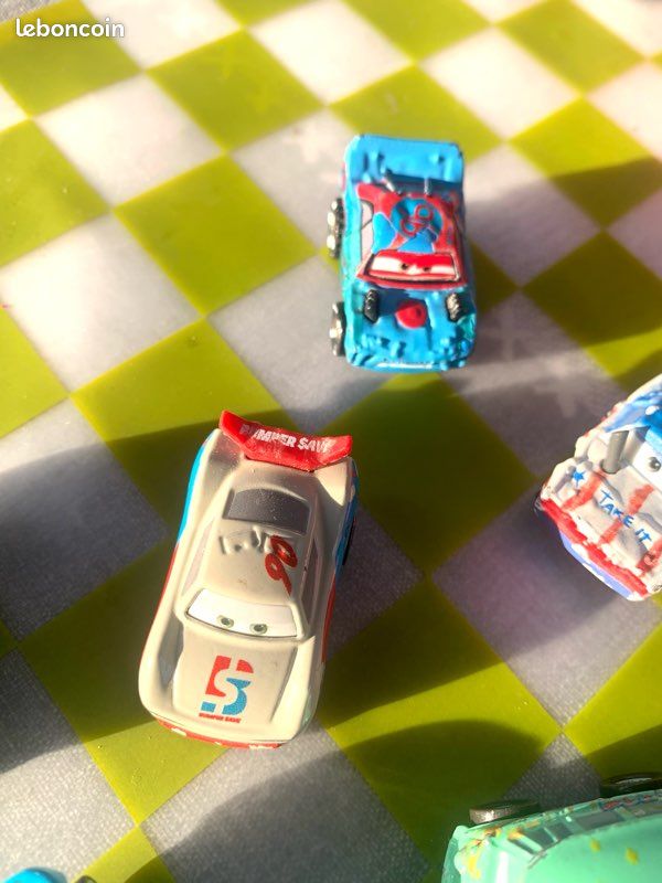 Camion +16 mini voitures Disney (image 9)