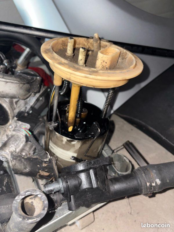 Pompe gavage / carburant 2.0 tdi 170 bmn (image 1)