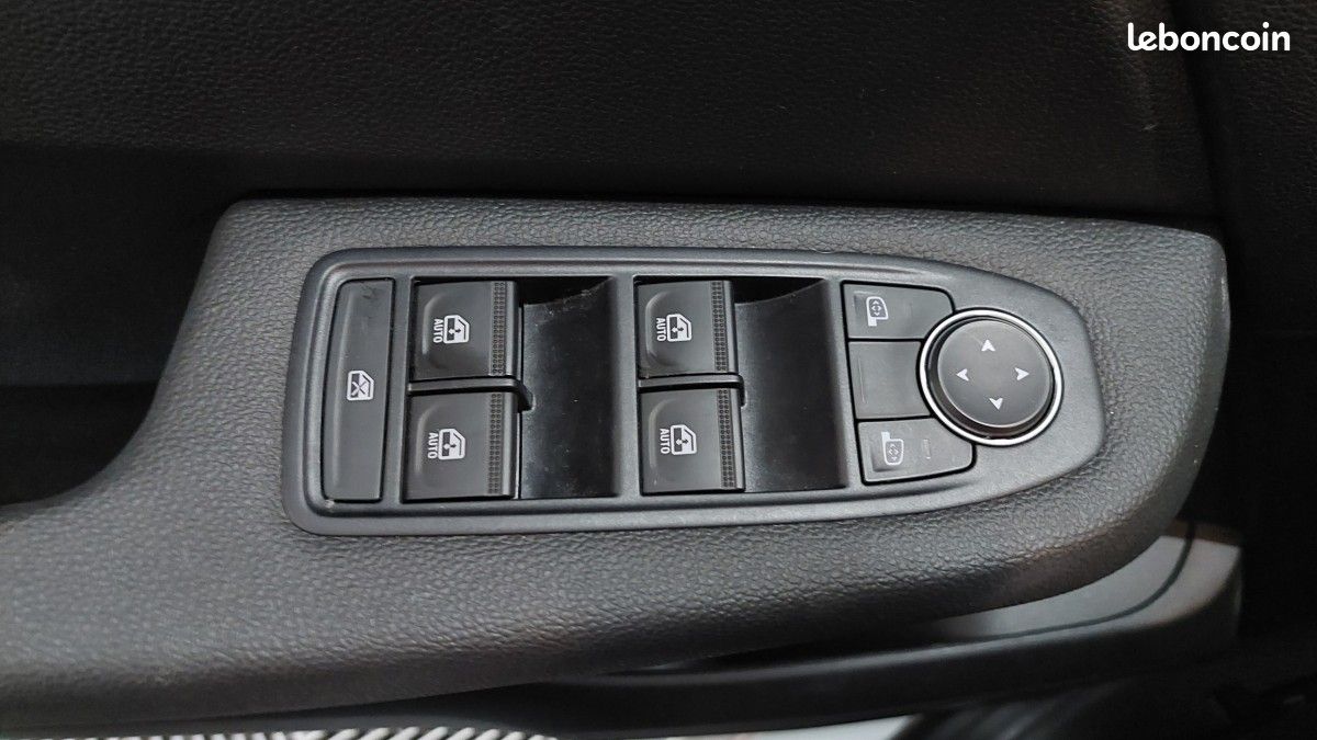 Renault Clio V Evolution E-Tech full hybrid 145 -24 (image 22)