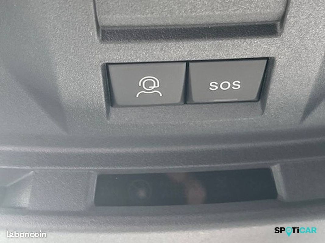 PEUGEOT 3008 Hybrid 145 e-DCS6 GT (image 28)