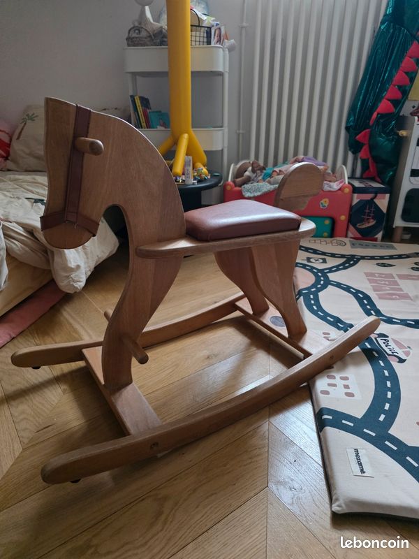 Cheval a bascule (image 1)
