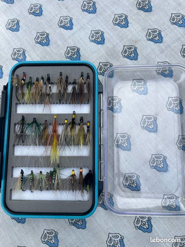 Kit De 12 Mouches De Pêche YAZHIDA – Sèches, Humides, Nymphes – Boîte 7x7cm Incluse – Truite, Perche