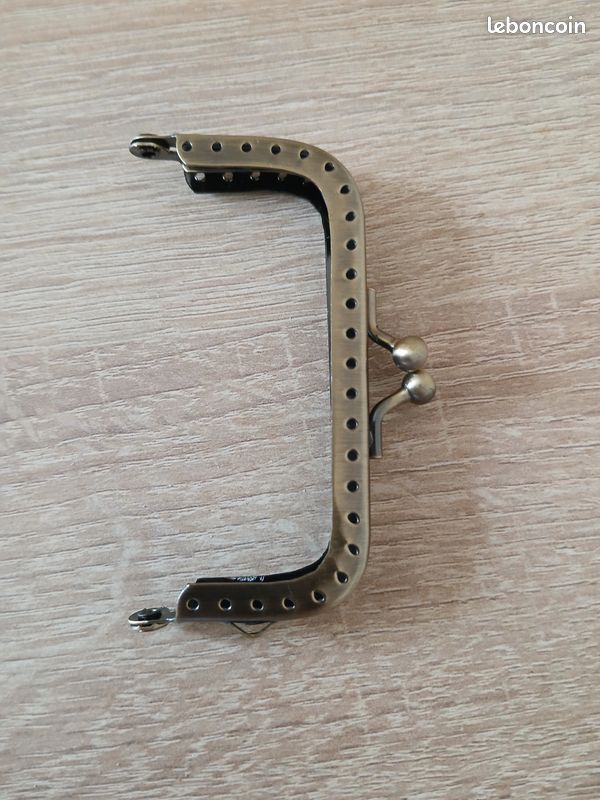 Fermoir rectangulaire à coudre pour porte monnaie ou étui à