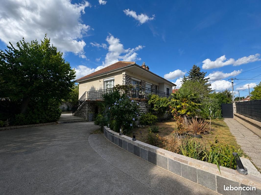 Immeuble 8 pièces 146 m² · à Brunoy · 146 m² · 549 000 €
