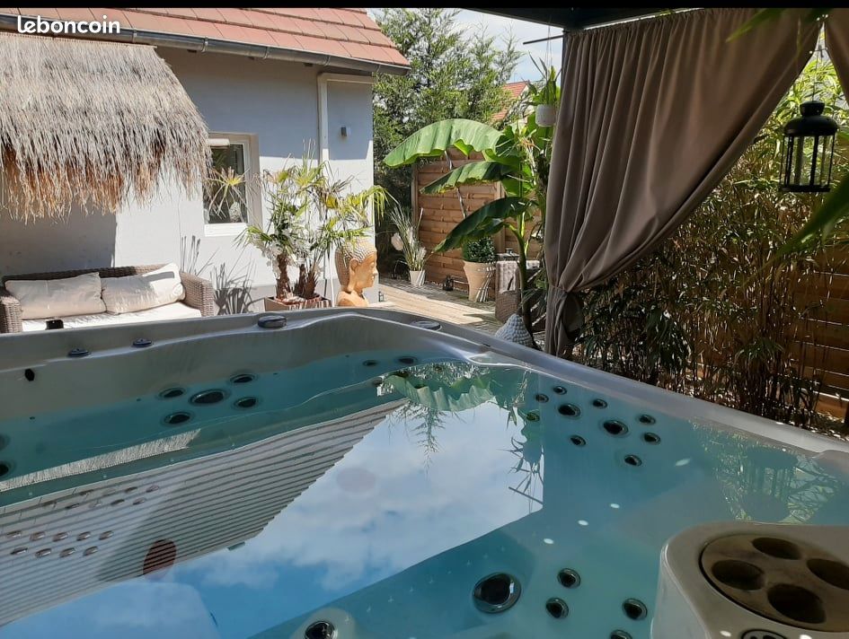 Strasbourg dans un appartement Romantique, jacuzzi, sauna et terrasse ... (image 1)