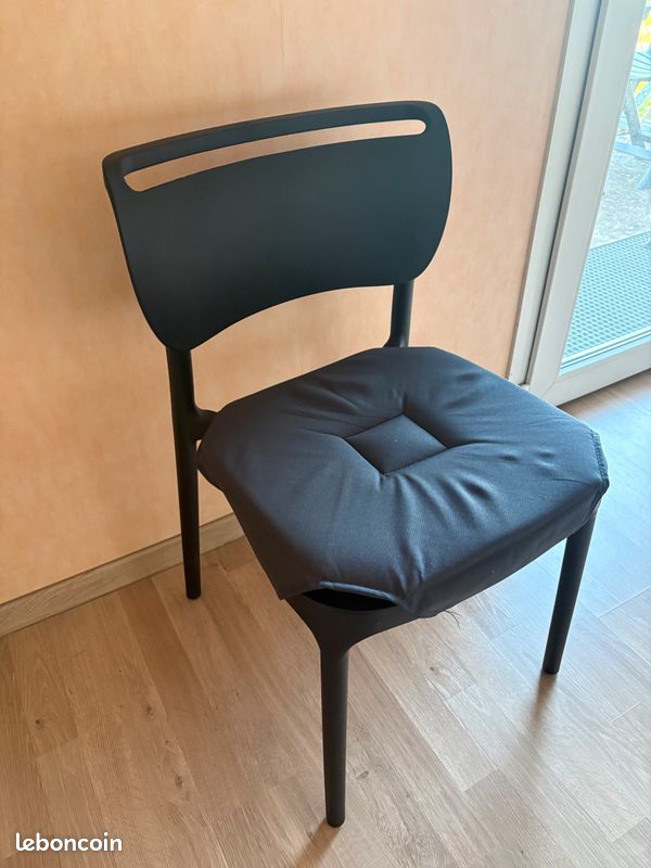 Ensemble table et chaises (image 4)