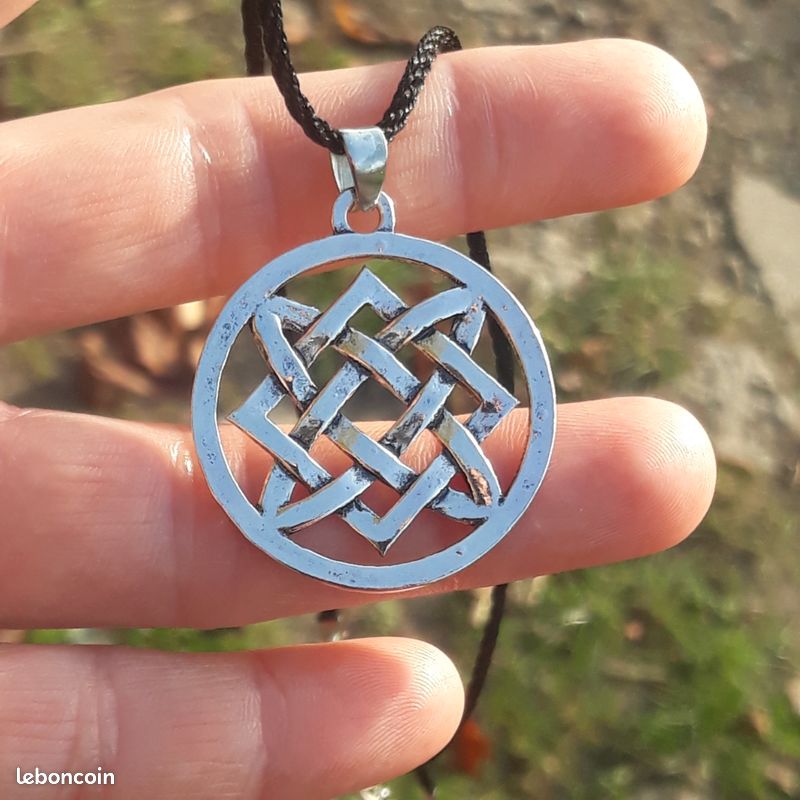Collier homme pendentif pentagramme de protection celtique en argent Collier homme pendentif pentagramme de protection celtique en argent