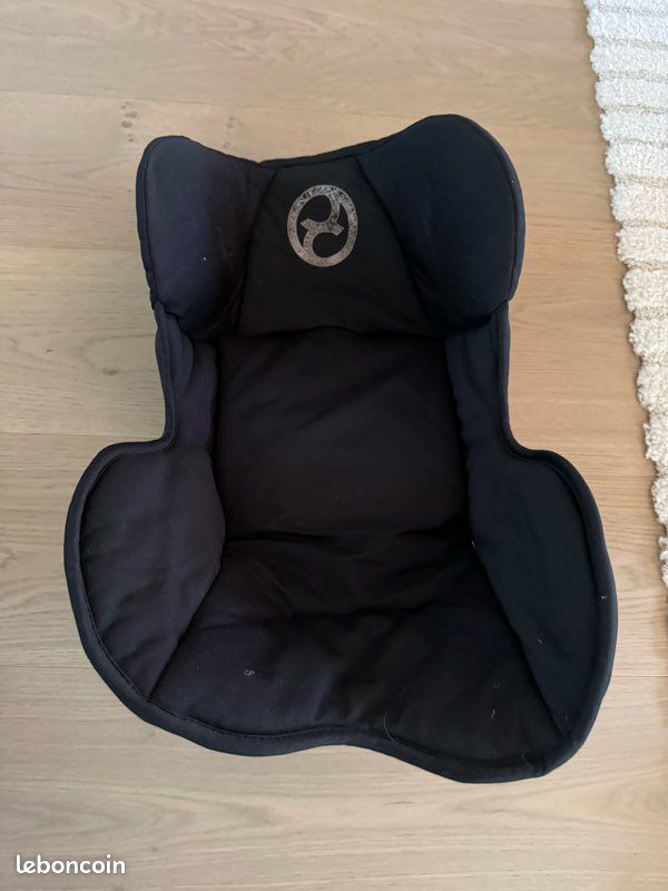 Réducteur / insert nouveau-né Cybex pour siège auto – Noir (image 1)