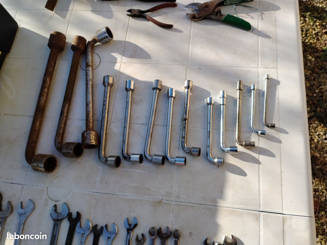 Diverses clés plates, à pipe, tournis, clés à laine, etc (image 1)