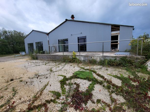 Maison 3 pièces 590 m²