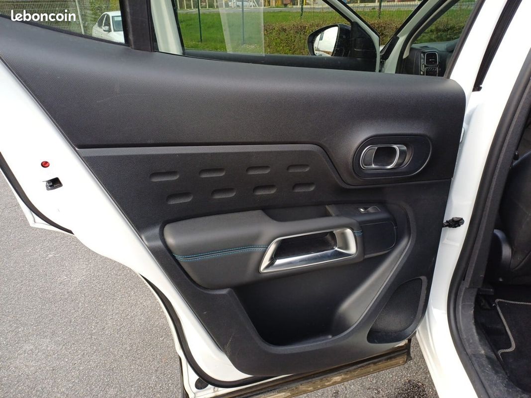 CITROEN C5 Aircross PureTech 130 S&S EAT8 Shine Pack (image 28)