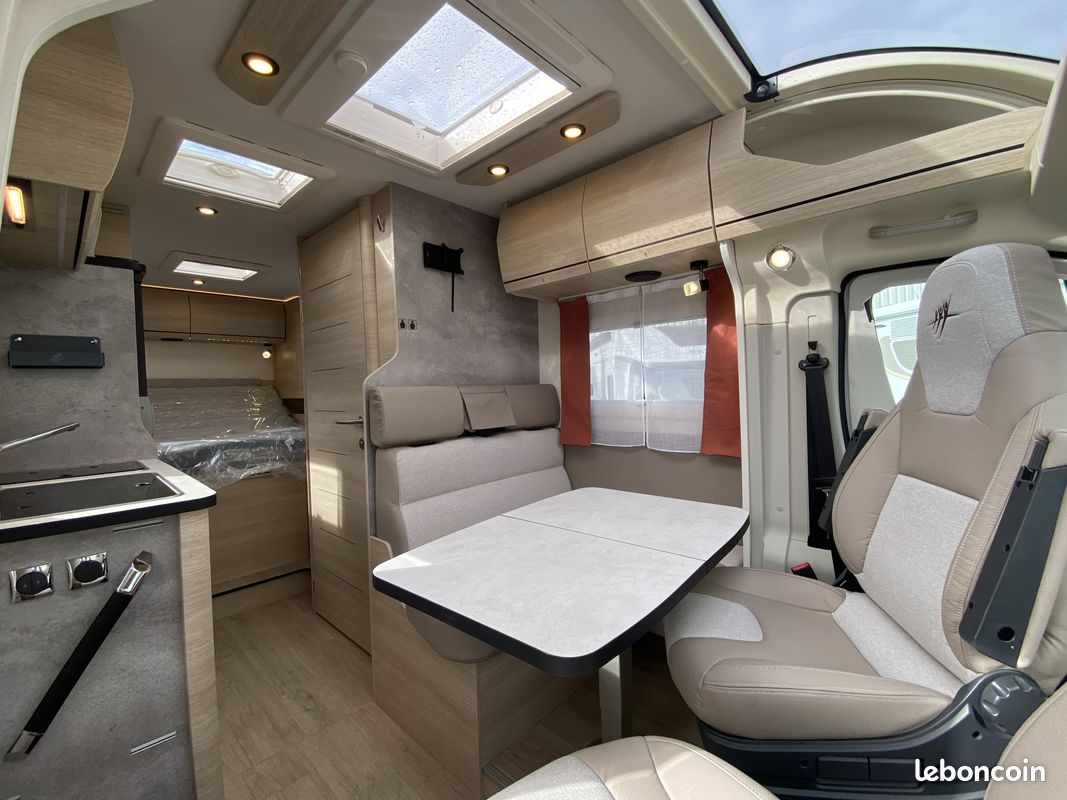 Profilé Compact RAPIDO C50 –140 CV- Boite Auto. - 6.59 m sur 2.17 de large, 2.75 de haut – SKYDOME en verre - Lits central – Douche vario - Truma D6 EH (gasoil/220V). Remise exceptionnelle de 4 935 (image 3)