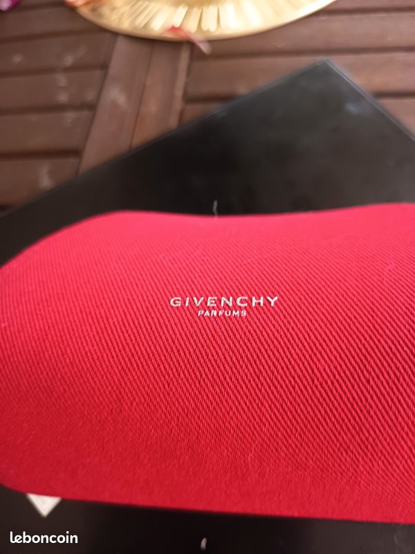 Pochette Givenchy neuve (image 3)