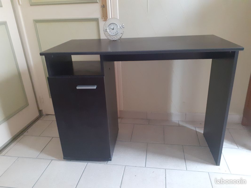 Bureau (image 1)