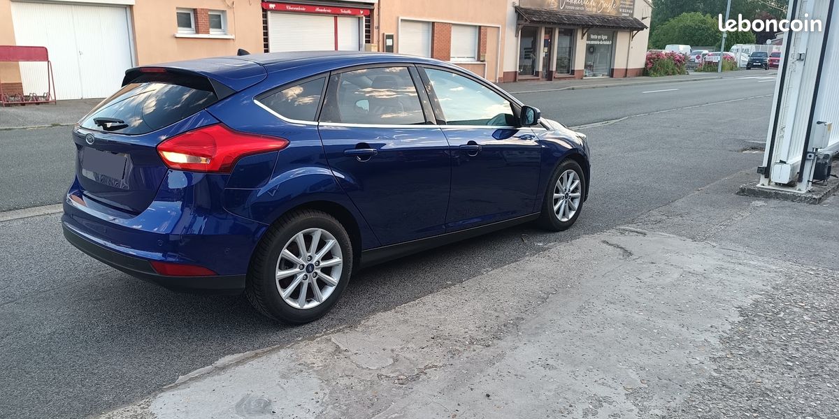 FORD FOCUS TDCI 120CV suréquipée GARANTIE 12 MOIS (image 2)