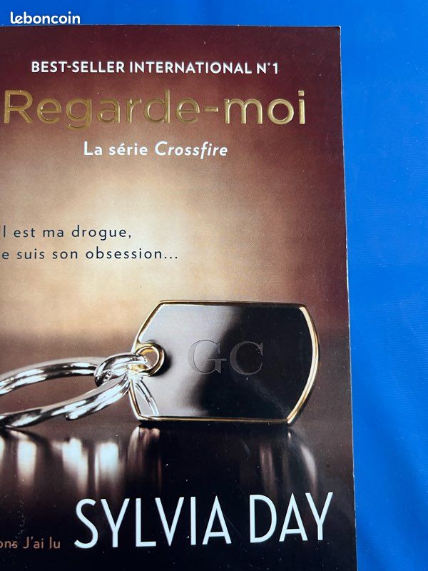 Livre regarde moi (image 1)