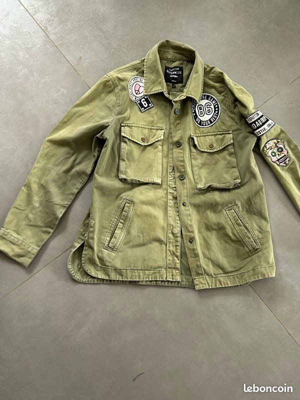 Veste femme kaki avec logo tête de mort (image 1)