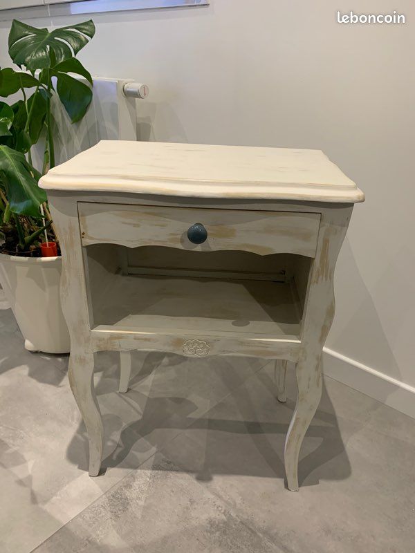 Table de chevet (image 1)