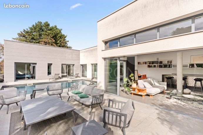 Villa 5 pièces 223 m²