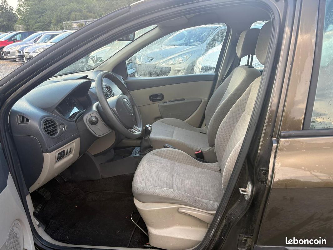 RENAULT CLIO III 1.5dci 5 Portes 68 cv (image 10)