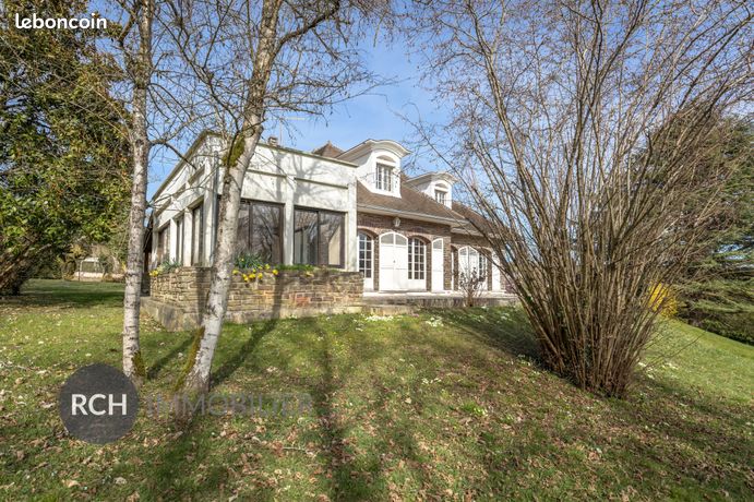 Maison 9 pièces 240 m²